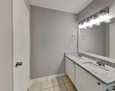 19307 Royal Isle Drive - Photo Thumbnail 8