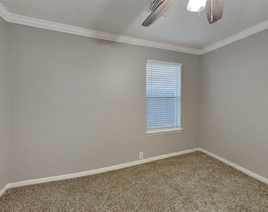 19307 Royal Isle Drive - Photo Thumbnail 13