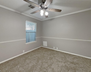 19307 Royal Isle Drive - Photo Thumbnail 9