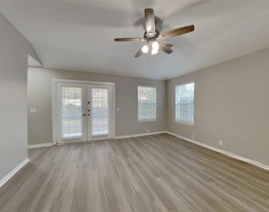 19307 Royal Isle Drive - Photo Thumbnail 2