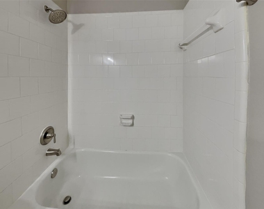 19307 Royal Isle Drive - Photo Thumbnail 16