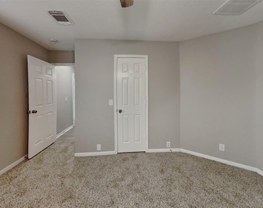 19307 Royal Isle Drive - Photo Thumbnail 6