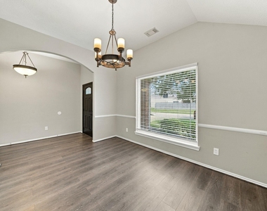 6806 Topsfield Point Drive - Photo Thumbnail 3