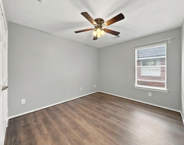 6806 Topsfield Point Drive - Photo Thumbnail 12
