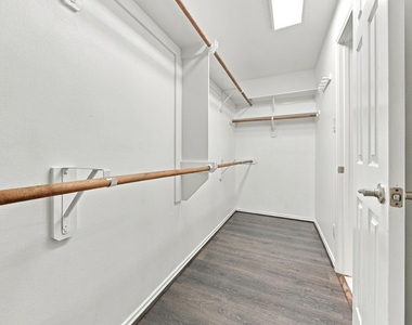 6806 Topsfield Point Drive - Photo Thumbnail 9