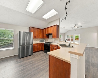6806 Topsfield Point Drive - Photo Thumbnail 4