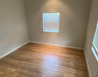 1918 Oleander Drive - Photo Thumbnail 16