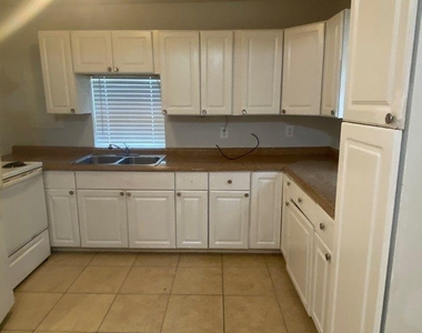 1918 Oleander Drive - Photo Thumbnail 5
