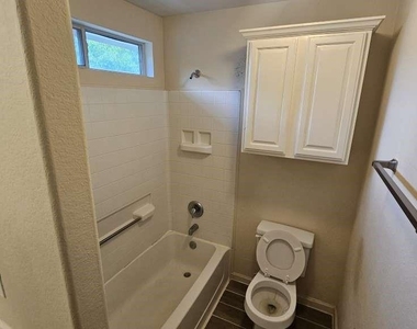 15815 Stiller Park Drive - Photo Thumbnail 12