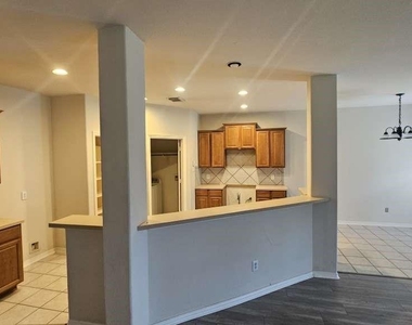 15815 Stiller Park Drive - Photo Thumbnail 4
