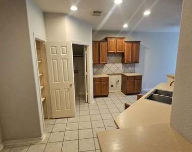 15815 Stiller Park Drive - Photo Thumbnail 17