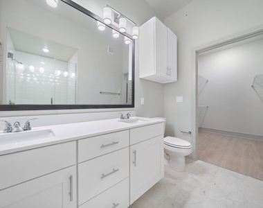 4840 North Shepherd Drive - Photo Thumbnail 5