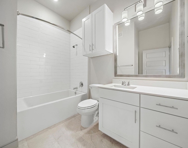 4840 North Shepherd Drive - Photo Thumbnail 6
