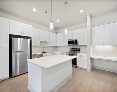 4840 North Shepherd Drive - Photo Thumbnail 1