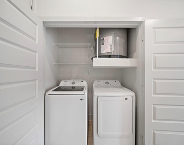 4840 North Shepherd Drive - Photo Thumbnail 8