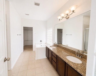 1806 Rockwall Court - Photo Thumbnail 18