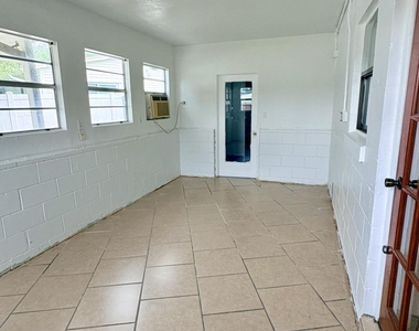 1525 Thornton Avenue - Photo Thumbnail 4