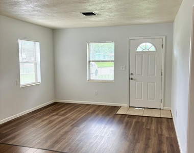 1525 Thornton Avenue - Photo Thumbnail 6