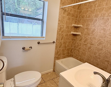 1525 Thornton Avenue - Photo Thumbnail 11