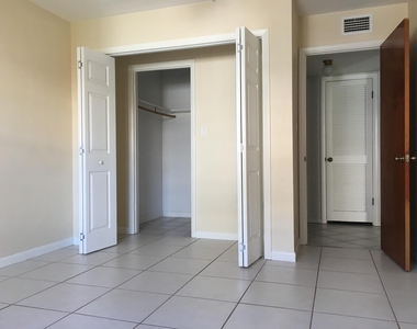 190 E Olmstead Drive - Photo Thumbnail 5