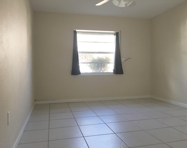 190 E Olmstead Drive - Photo Thumbnail 4