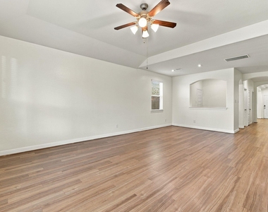 24250 Prairie Glen Lane - Photo Thumbnail 10