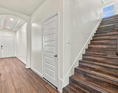 24250 Prairie Glen Lane - Photo Thumbnail 6