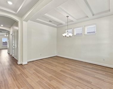 24250 Prairie Glen Lane - Photo Thumbnail 5