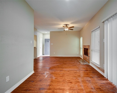 1818 Augusta Drive - Photo Thumbnail 2