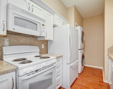 1818 Augusta Drive - Photo Thumbnail 8