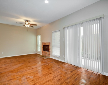 1818 Augusta Drive - Photo Thumbnail 3