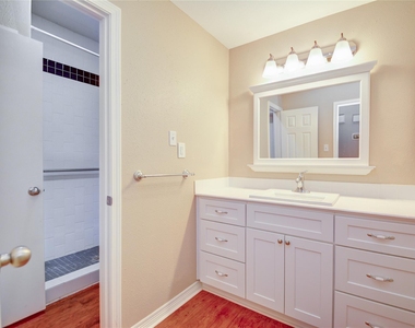 1818 Augusta Drive - Photo Thumbnail 9