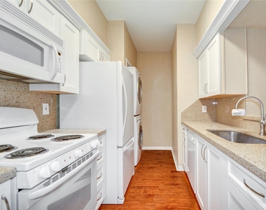 1818 Augusta Drive - Photo Thumbnail 6