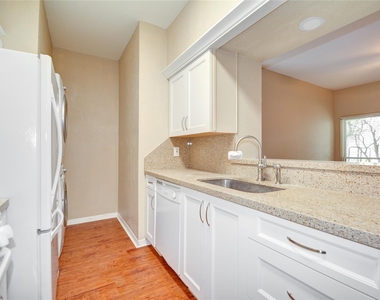 1818 Augusta Drive - Photo Thumbnail 7