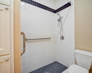 1818 Augusta Drive - Photo Thumbnail 11