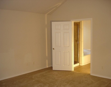 22118 Guston Hall Lane - Photo Thumbnail 12
