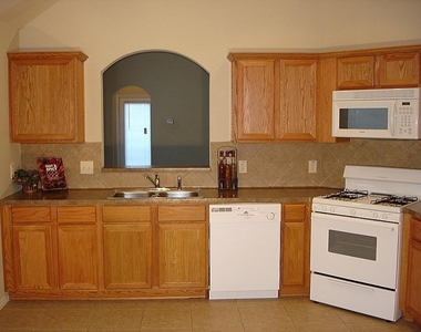 22118 Guston Hall Lane - Photo Thumbnail 4