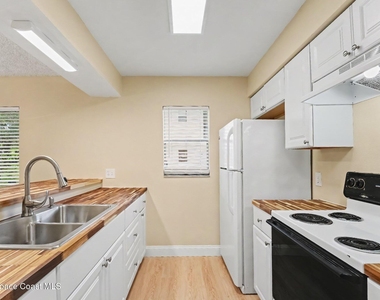2290 Fox Hollow Drive - Photo Thumbnail 6