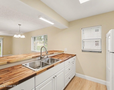 2290 Fox Hollow Drive - Photo Thumbnail 4