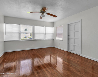 14 S Lemon Avenue S - Photo Thumbnail 3