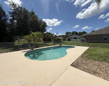 181 Deauville Avenue Se - Photo Thumbnail 14