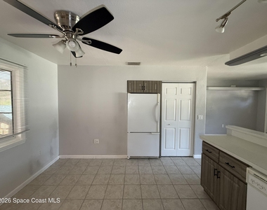 181 Deauville Avenue Se - Photo Thumbnail 5
