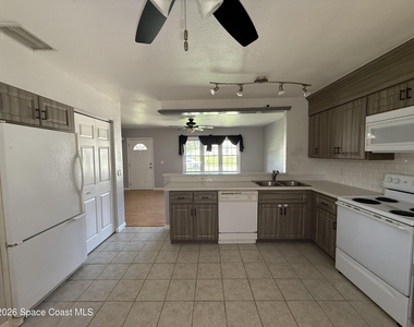 181 Deauville Avenue Se - Photo Thumbnail 6