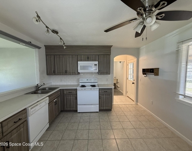 181 Deauville Avenue Se - Photo Thumbnail 4