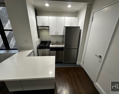 East 46 Street - Photo Thumbnail 2