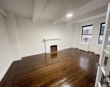 West 55 Street - Photo Thumbnail 3
