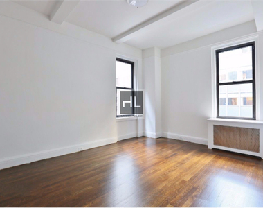East 46 Street - Photo Thumbnail 1