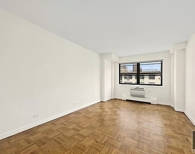 East 79 Street - Photo Thumbnail 1