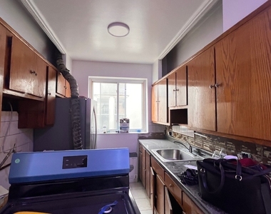 317 East 49 Street - Photo Thumbnail 2