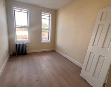 317 East 49 Street - Photo Thumbnail 6